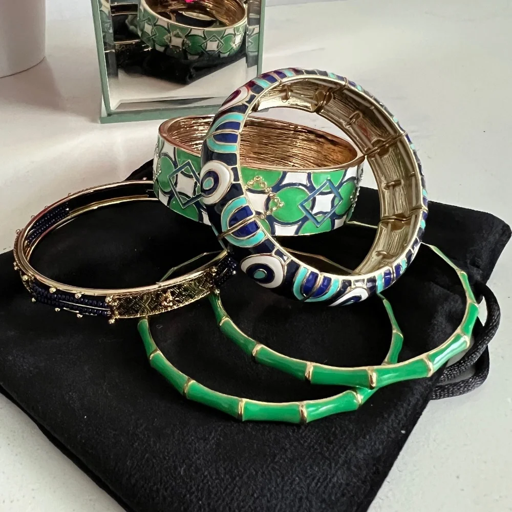 Bracelets - Picture 2 of 7